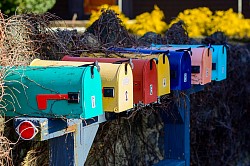 Boîtes aux lettres colorées